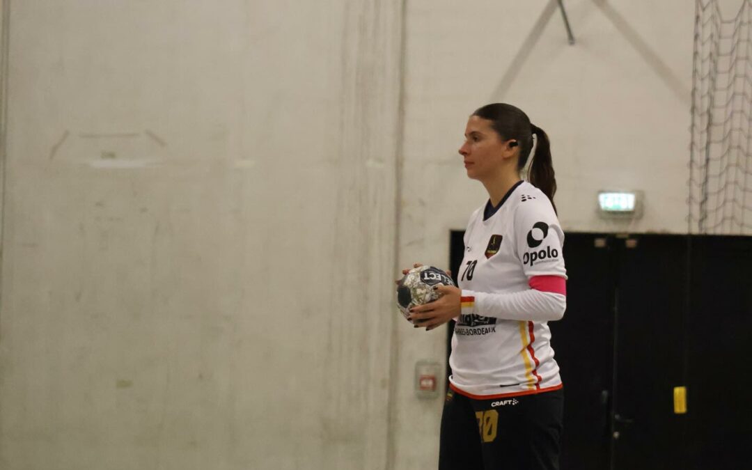 Pauline étend sa toile